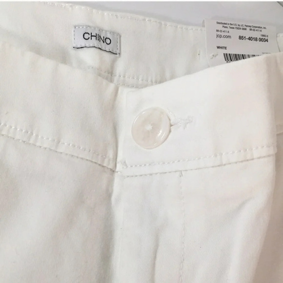 NWT Liz Claiborne Shorts Liz Claiborne White Classic Chino Bermuda Shorts 12. - Picture 3 of 12